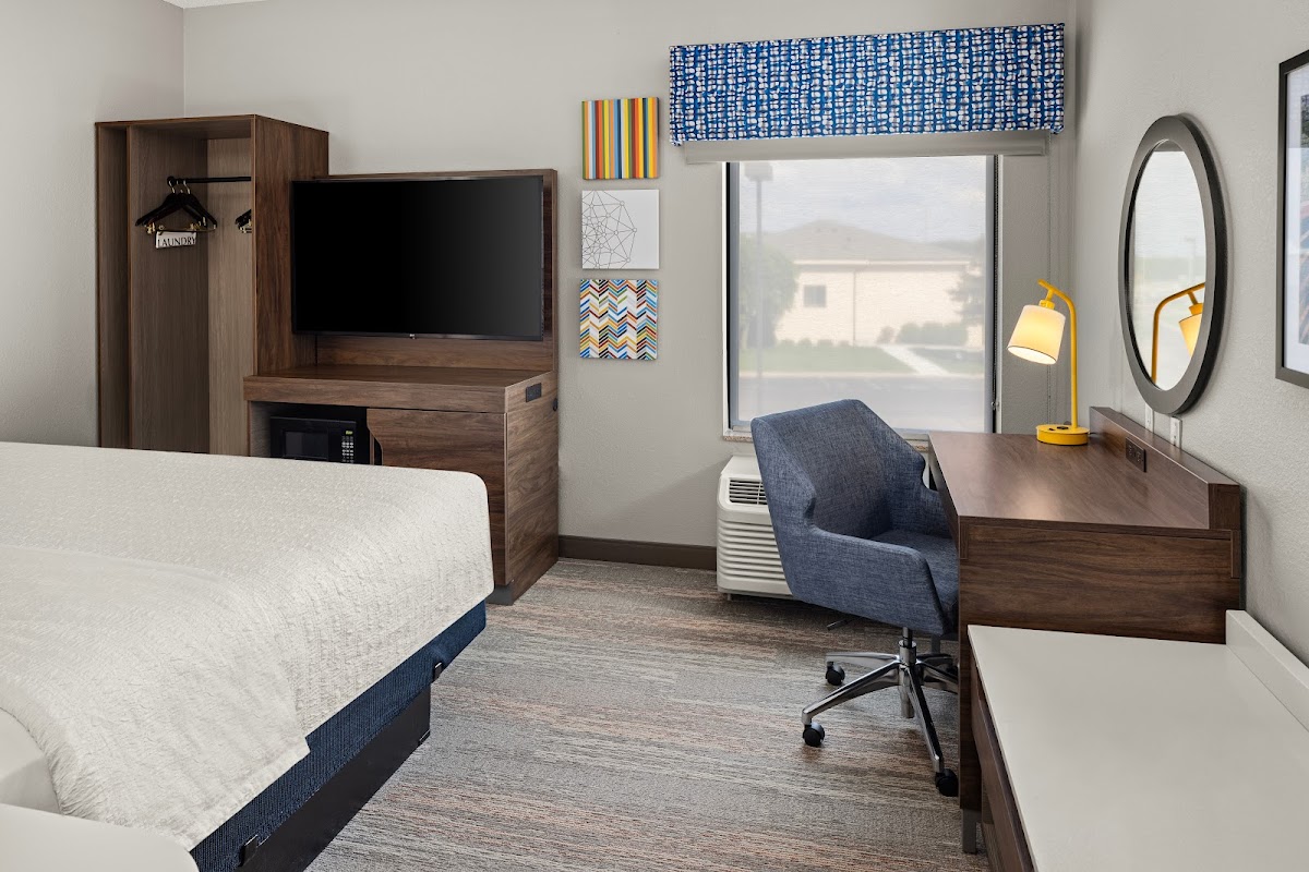 Hampton Inn Fairmont photo 2