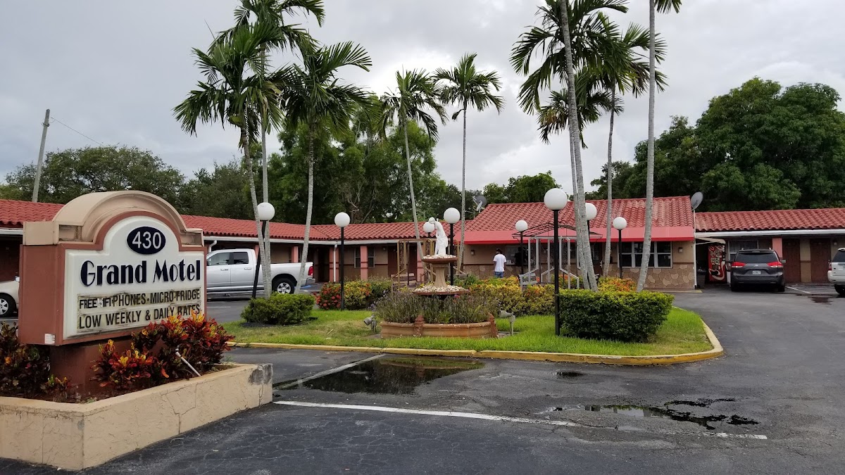 Grand Motel
