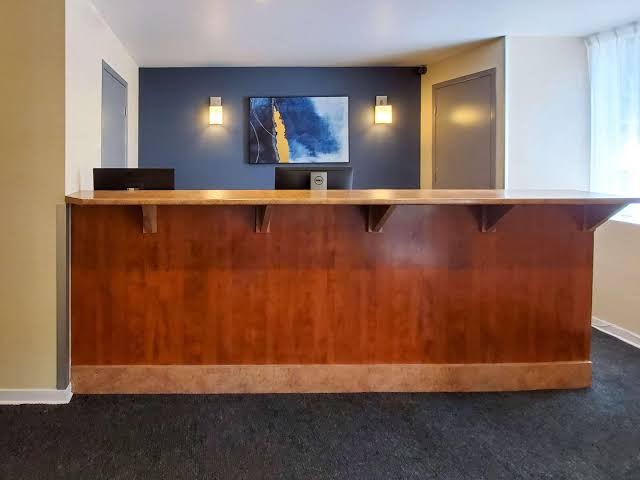 Econo Lodge photo 2