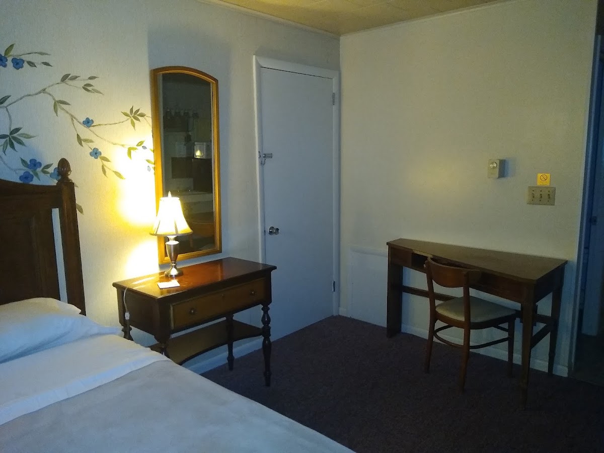 Four Seasons Motel