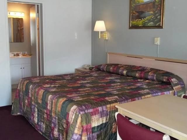 Budget Inn photo 3