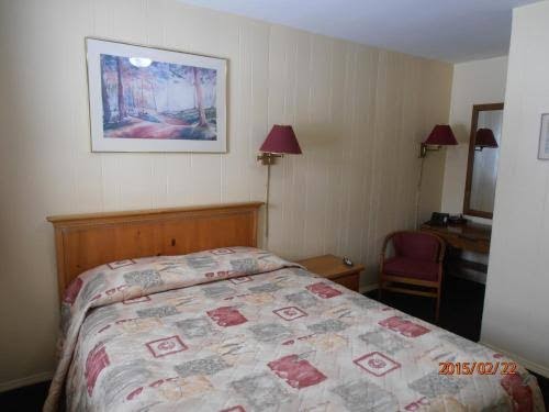 Maples Motel photo 3