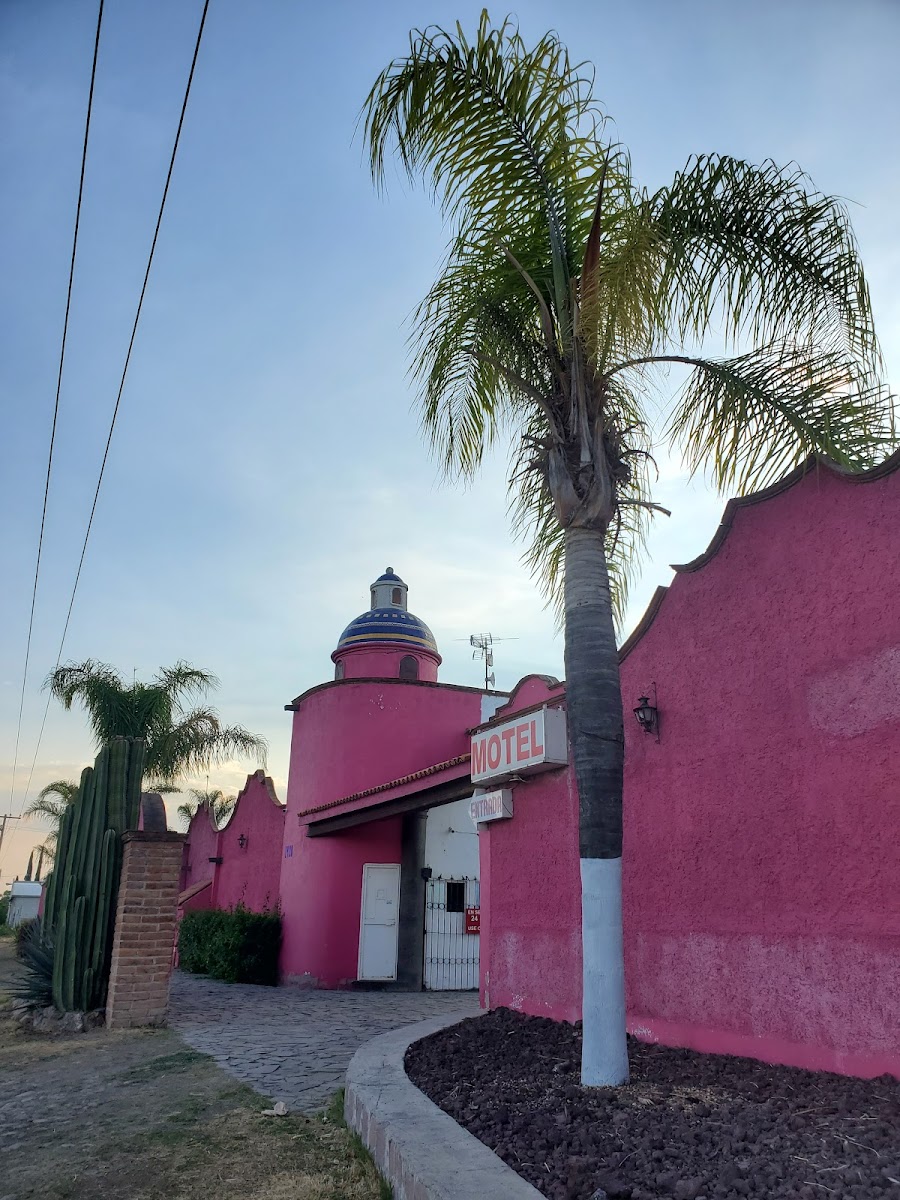 Hacienda Inn photo 2