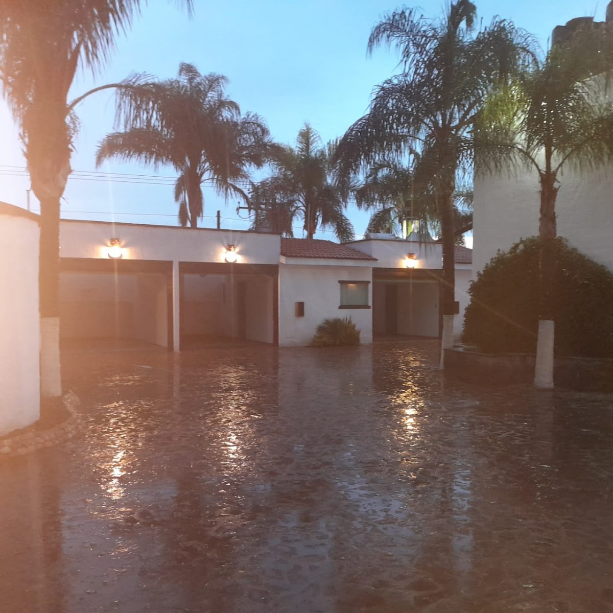 Hacienda Inn photo 3
