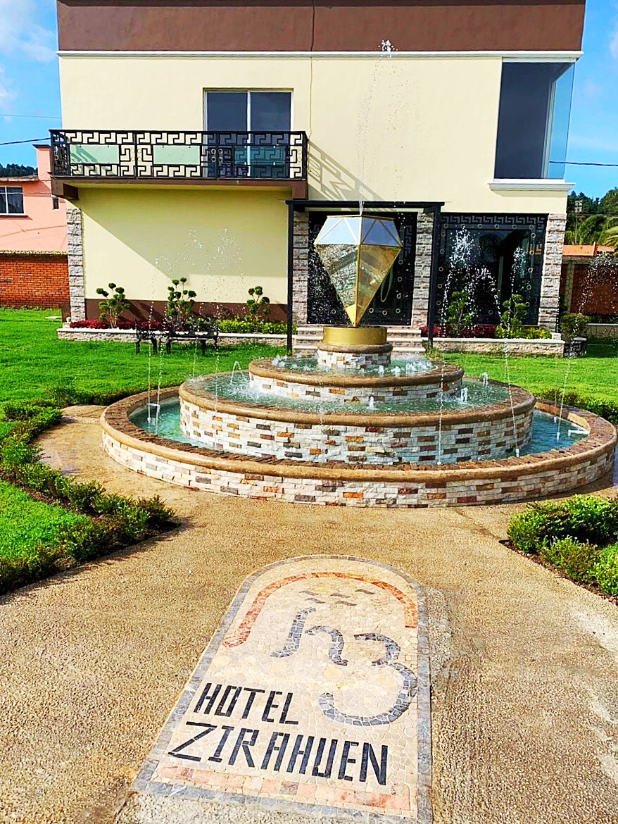 Hotel Zirahuen