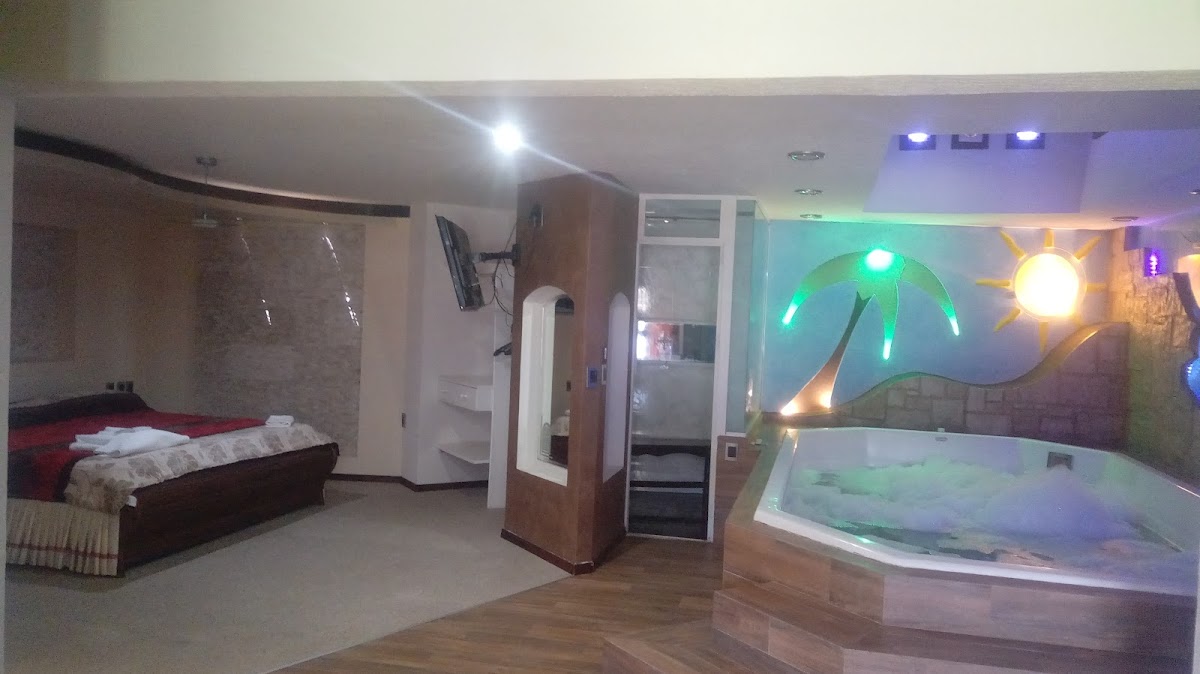 Hotel Zirahuen photo 2