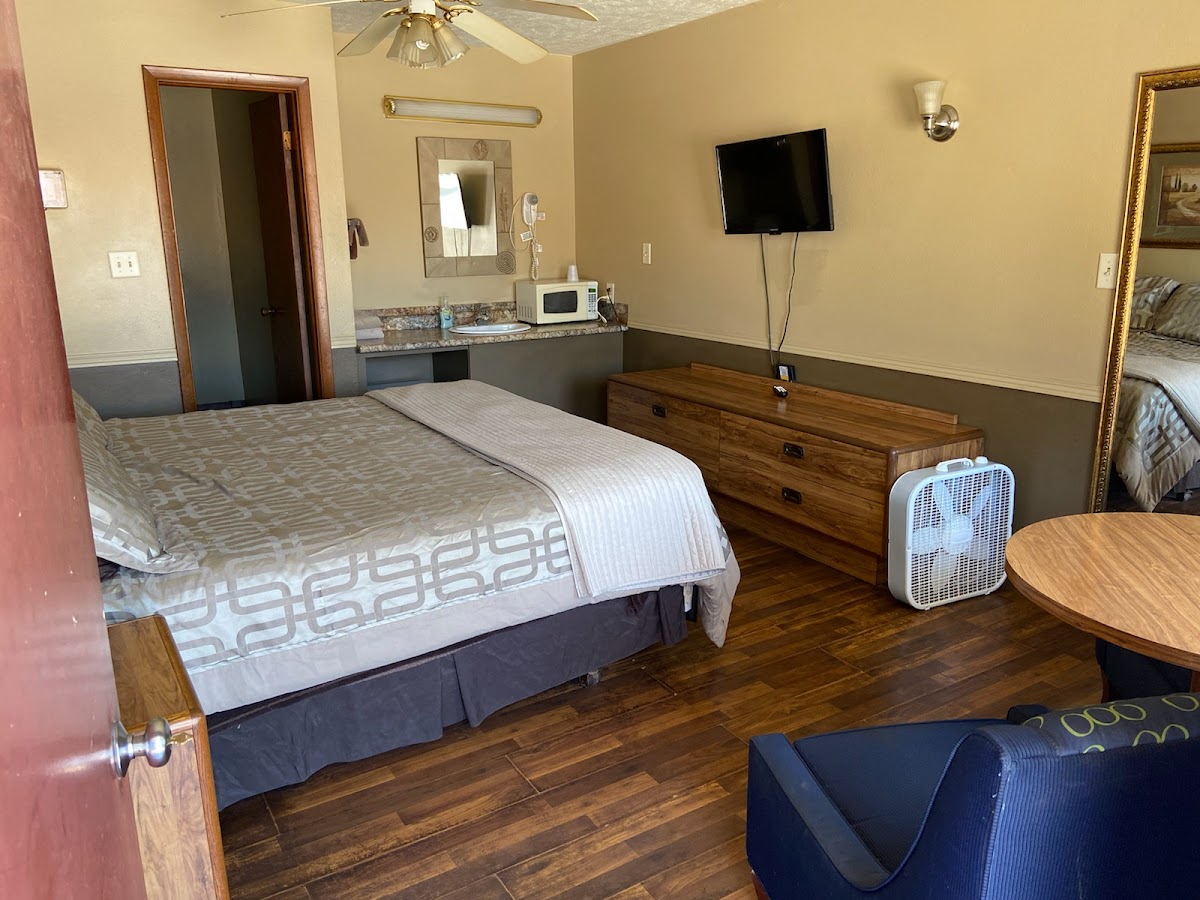 Blue Spruce Motel photo 2