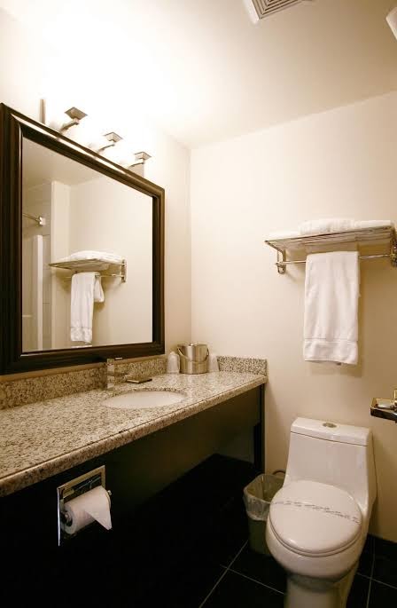 Foxwood Inn & Suites photo 3
