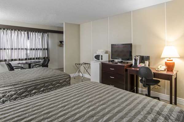 Econo Lodge photo 2