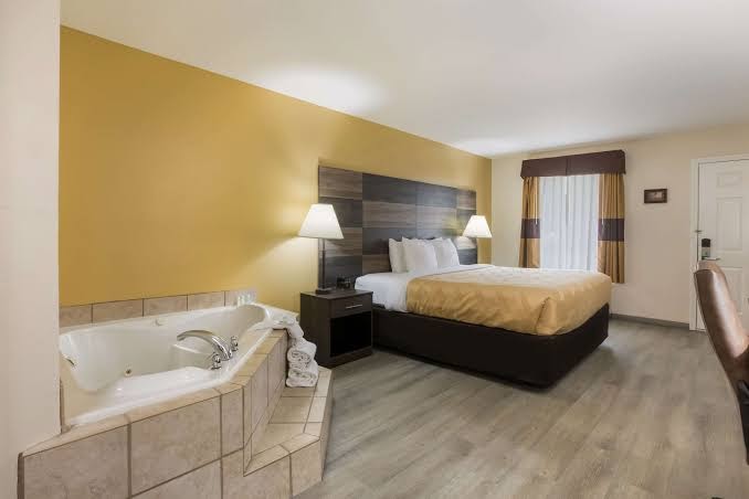Quality Inn & Suites photo 2