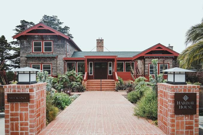 Harbor House Inn