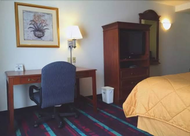 Budget Inn photo 3