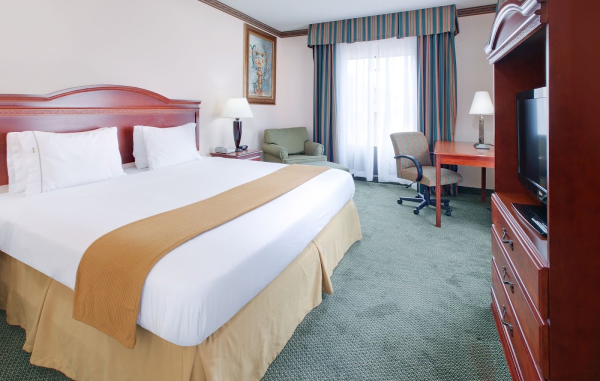 Holiday Inn Express & Suites Cleveland by IHG photo 2