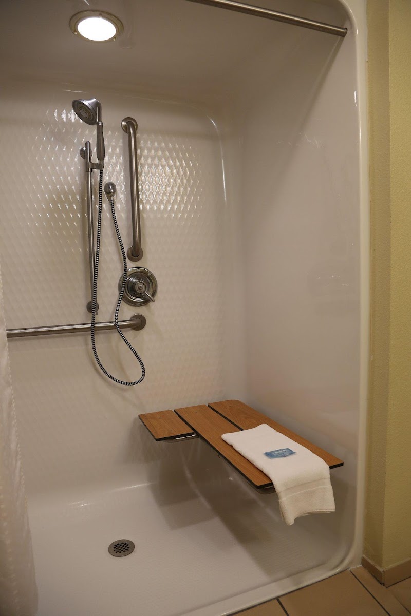Holiday Inn Express & Suites Cleveland by IHG photo 3