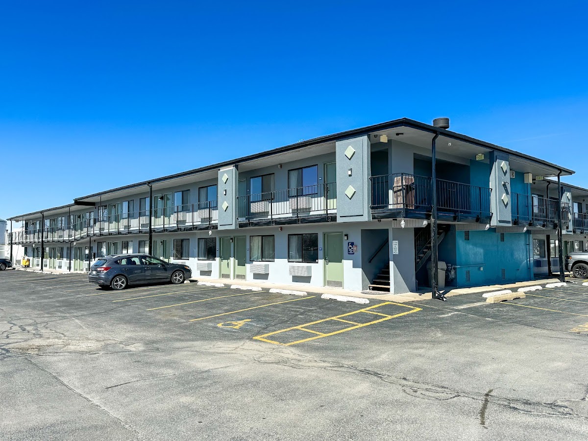 Super 7 Motel