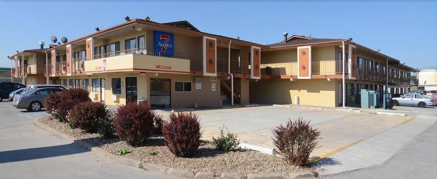 Super 7 Motel photo 3