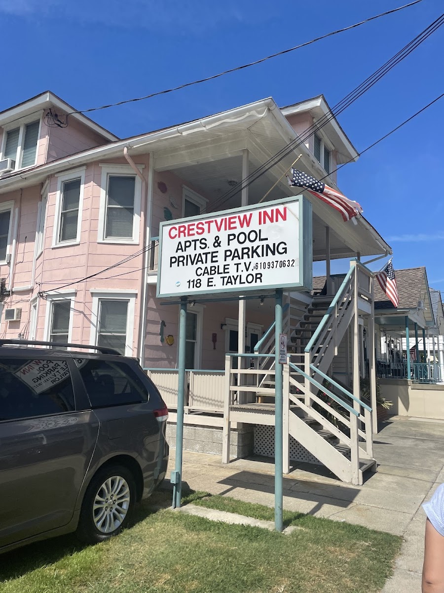 Crestview Inn