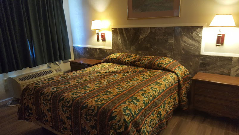 Town & Country Motel photo 2
