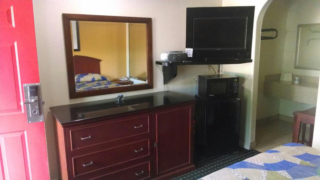 Regency Inn & Suites photo 3