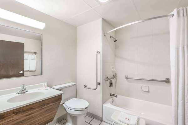 FAIRBRIDGE INN EXPRESS photo 3