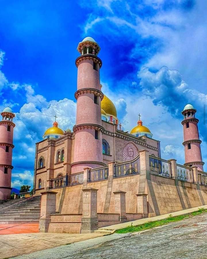 Templo de Las Cruces (Taj Mahal de las Cruces)