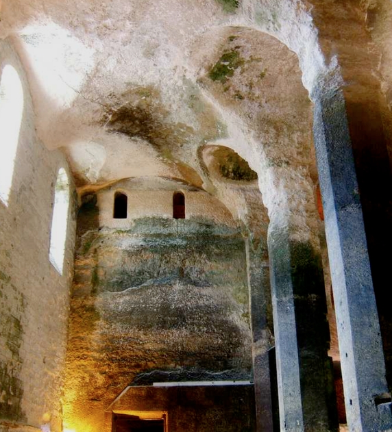 Église souterraine Saint-Jean de Aubeterre-sur-Dronne