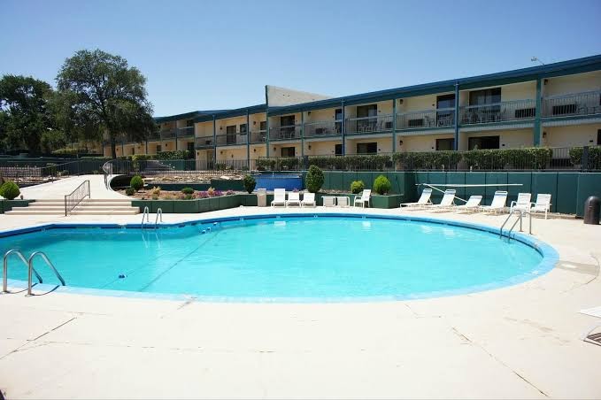 Lincoln Inn Express Hotel and Suites