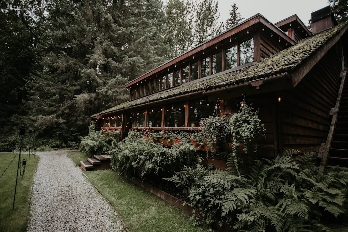 Raven Glacier Lodge