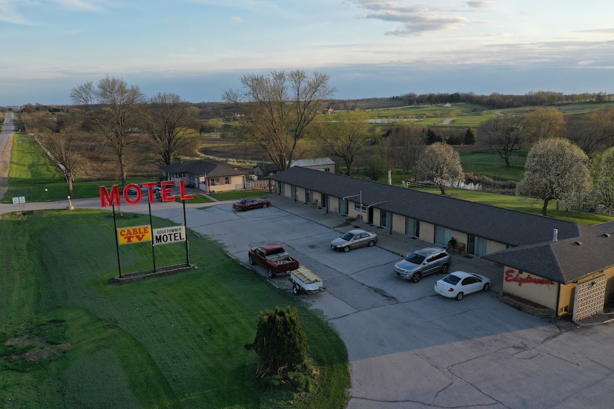 Edgetowner Motel