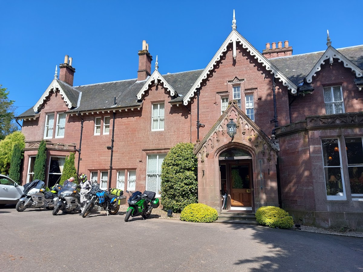 Lands of Loyal Hotel