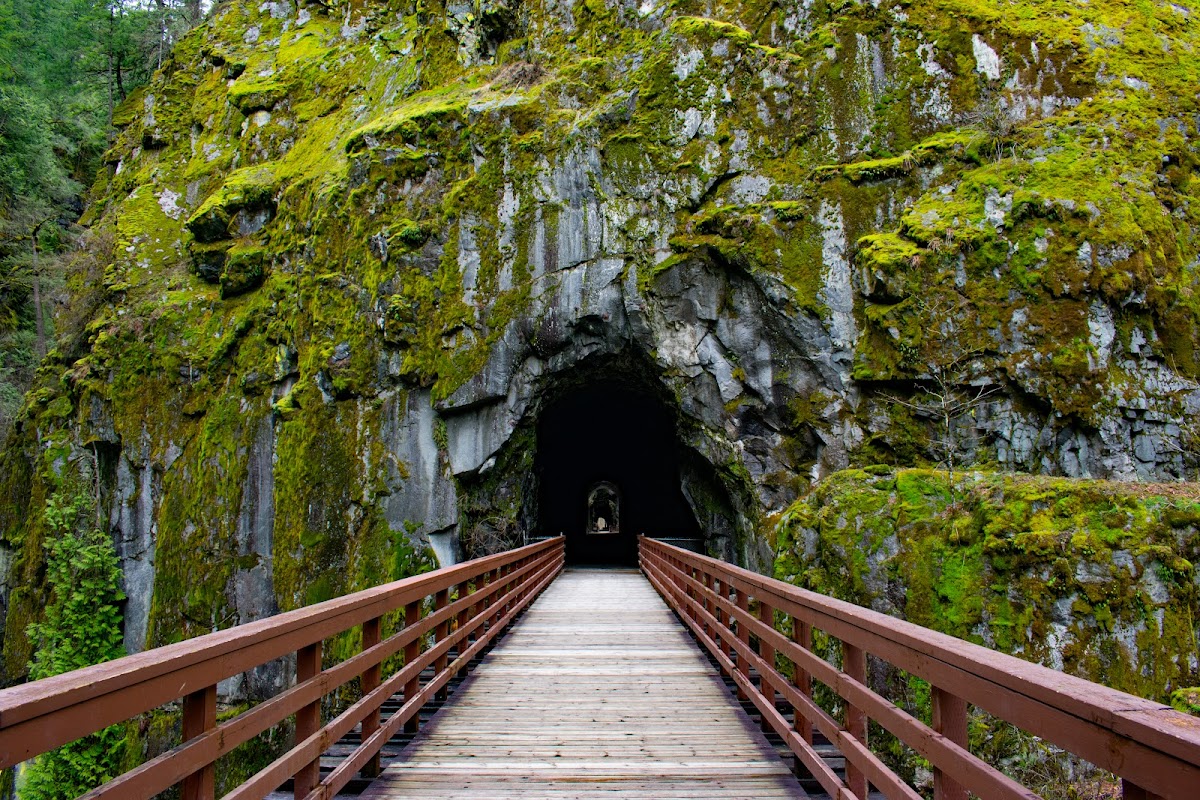Othello Tunnels