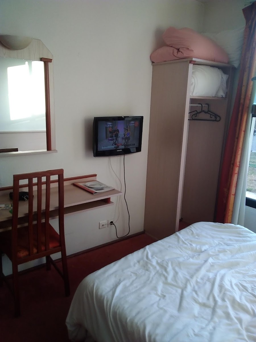 Room 8