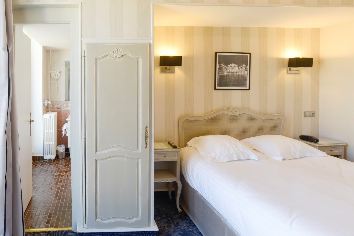 Room 8