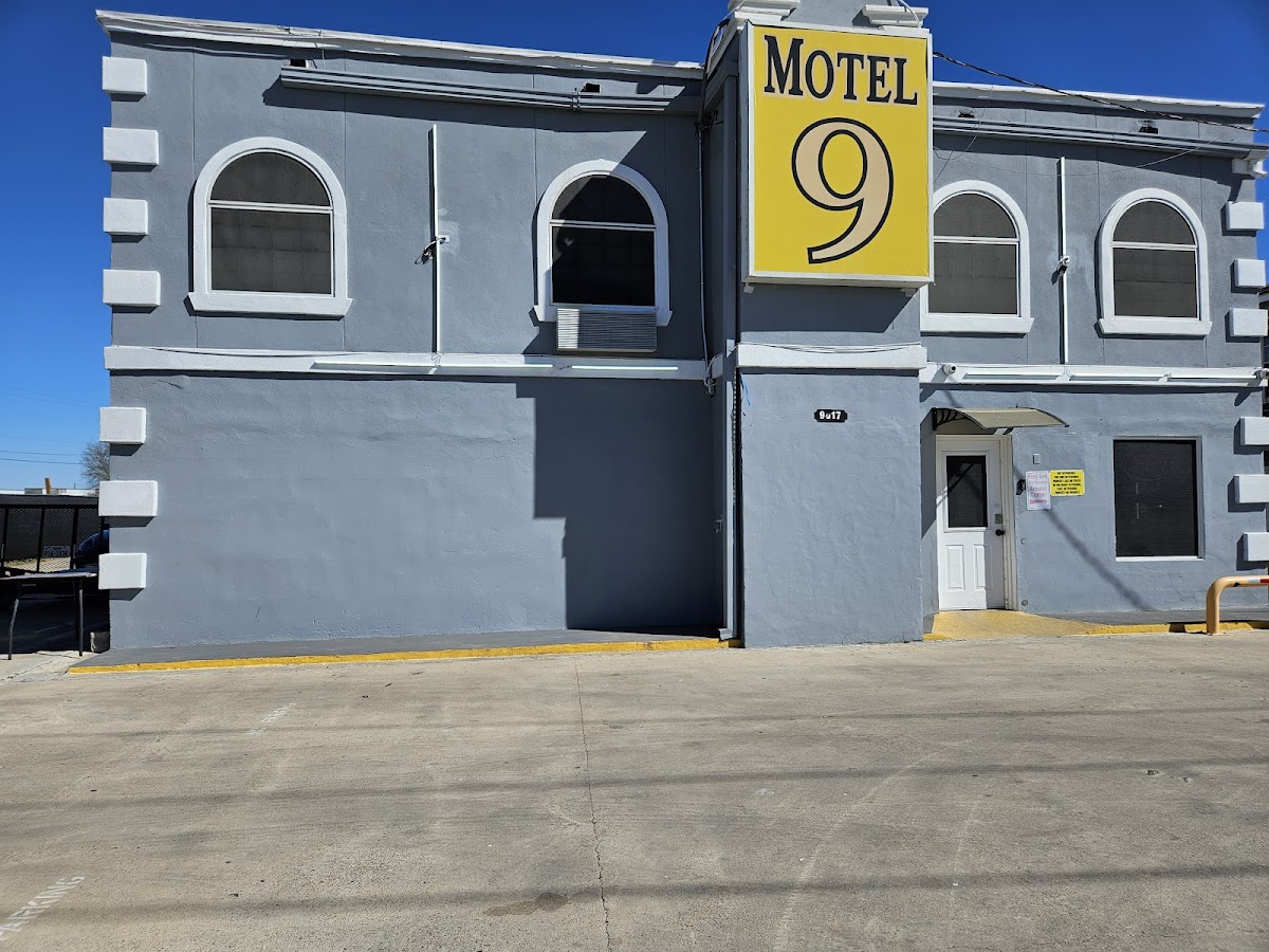Motel 9