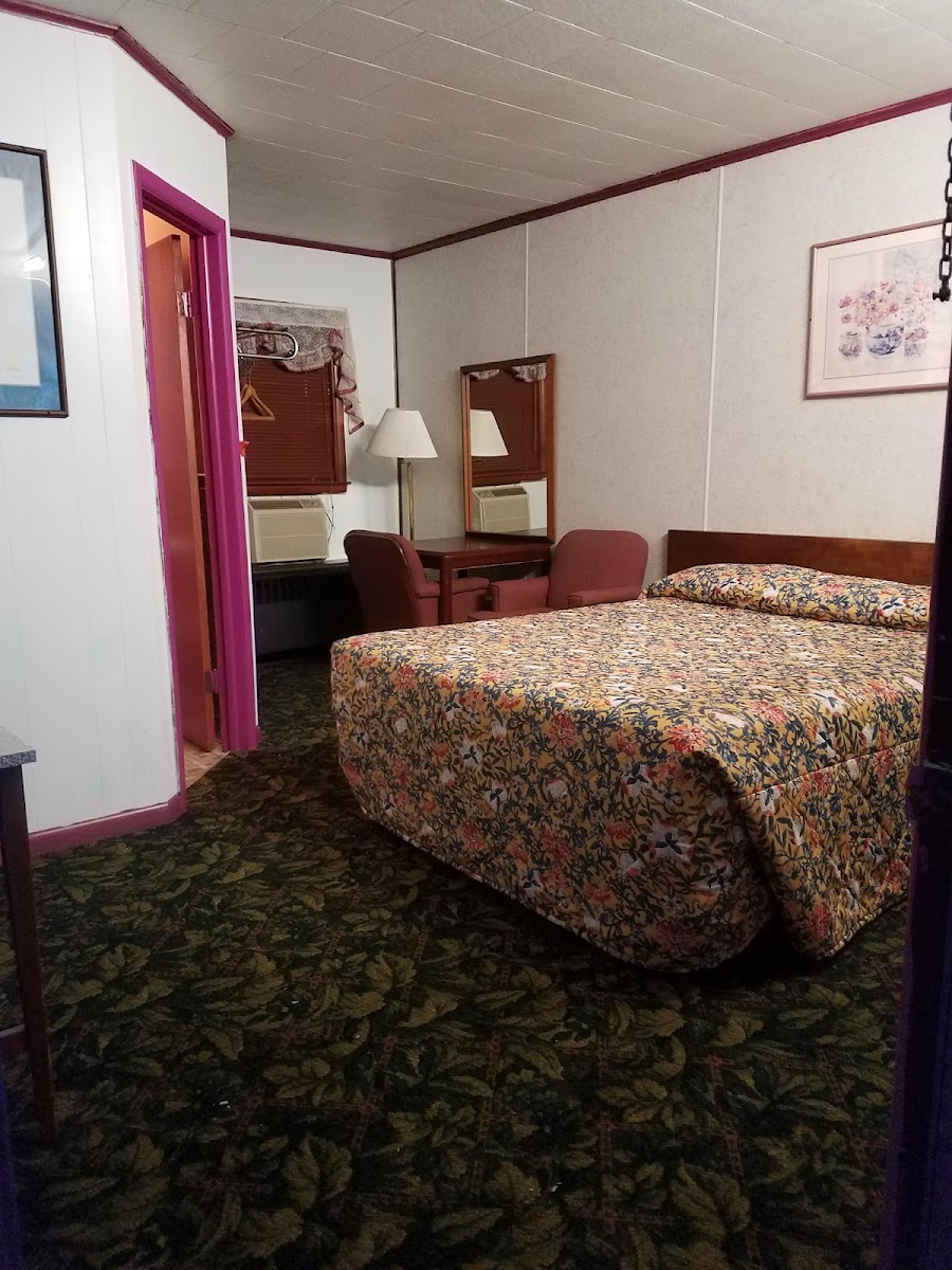 Redwood Inn