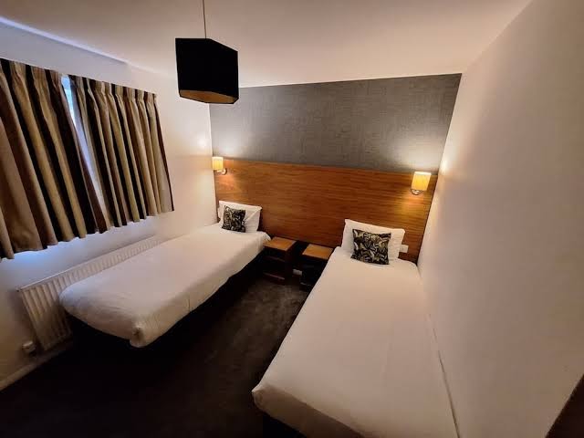 Room 8