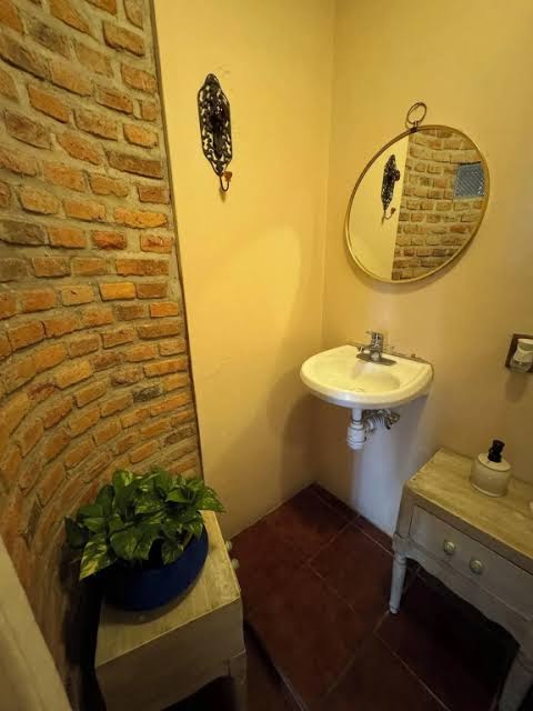 Room 9