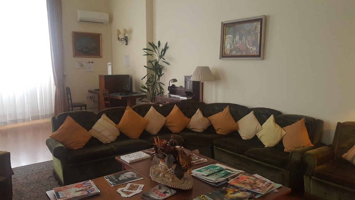 Room 8