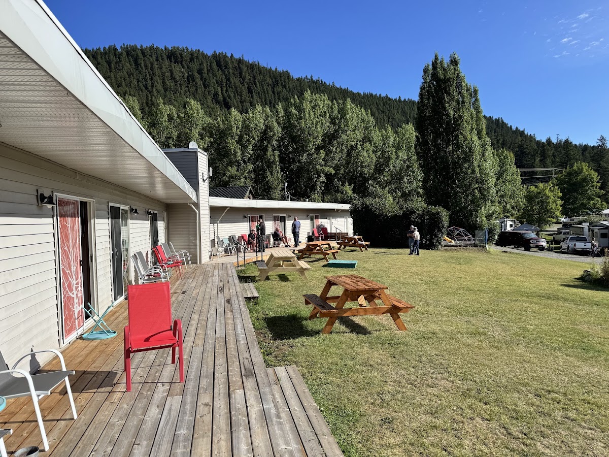 McLeese Lake Resort