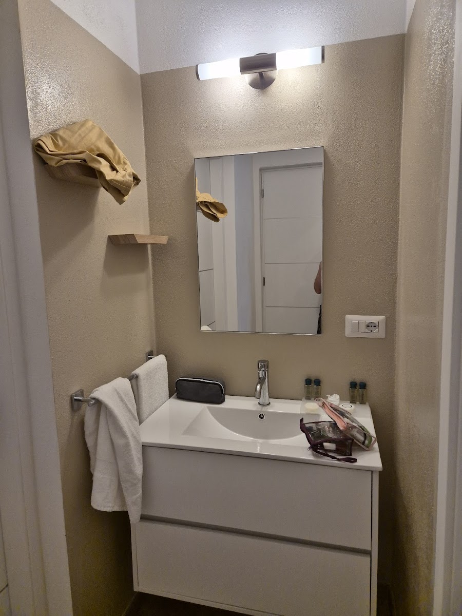 Room 8
