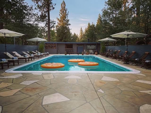 Oak Knoll Lodge photo 2