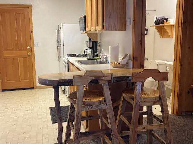 Oak Knoll Lodge photo 3
