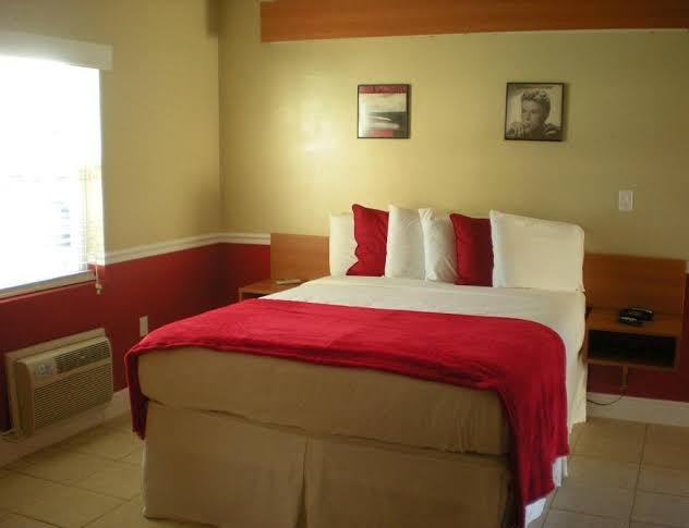 Room 8