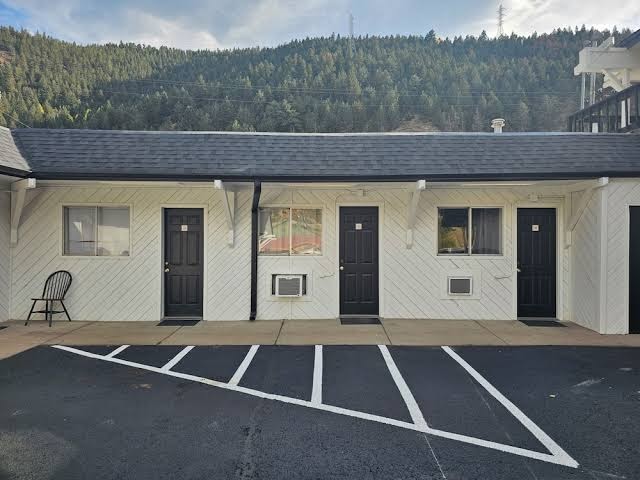 H & H Motor Lodge