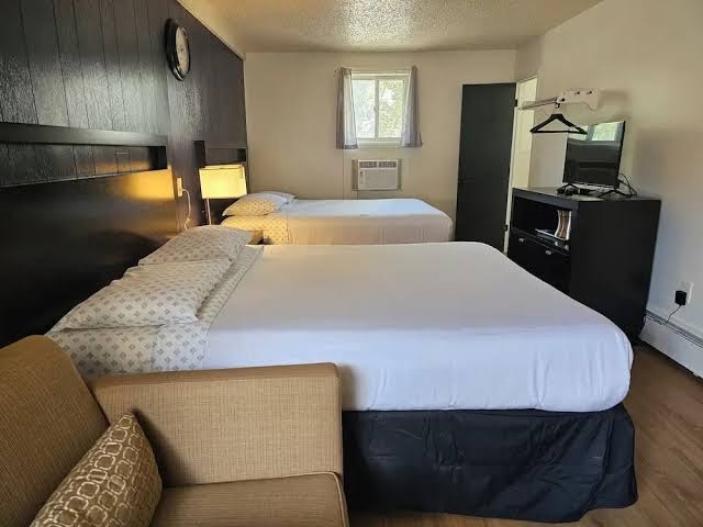 H & H Motor Lodge photo 2