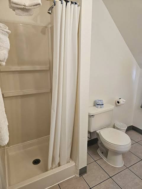 H & H Motor Lodge photo 3