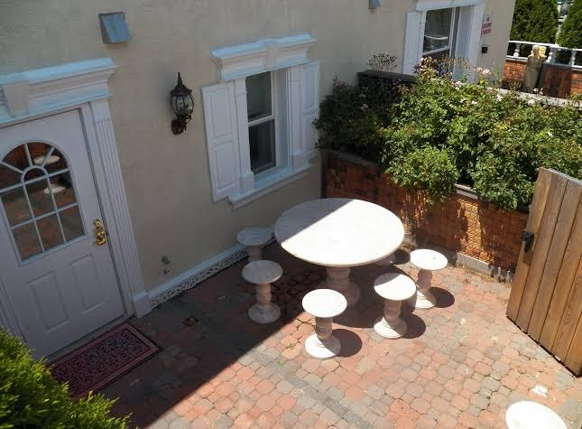 Dover Garden Suites