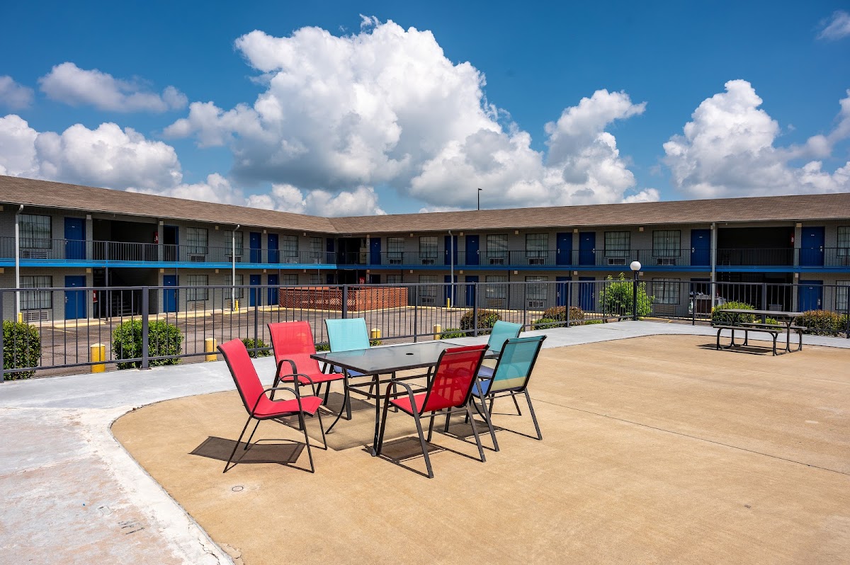 American Inn & Suites Russellville