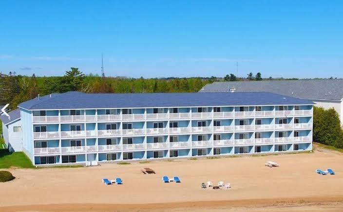 Blue Water Beachfront Hotel & Waterpark