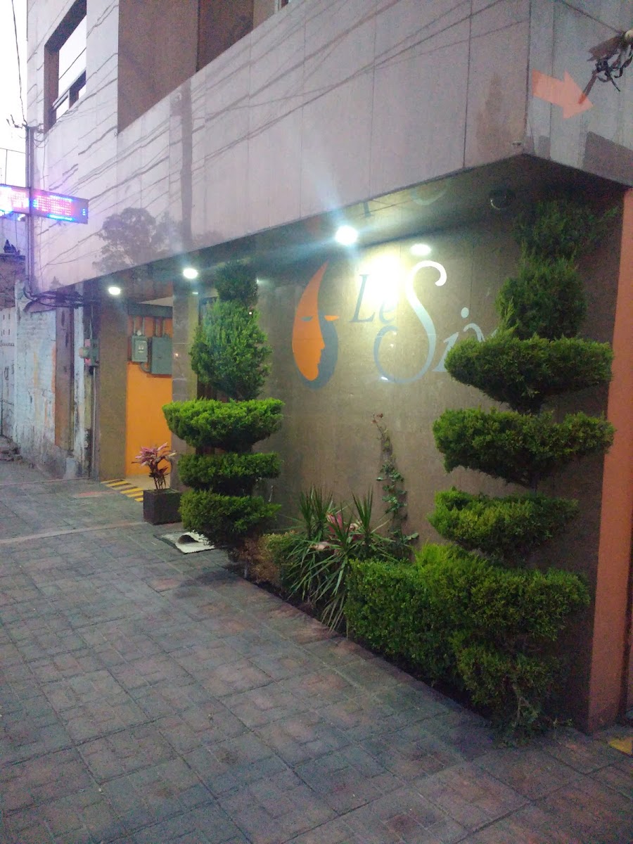 LeSix Hotel